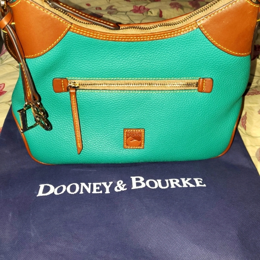 Gorgeous leather Dooney& Bourke Kelly green shoulder bag